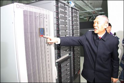 國(guó)產(chǎn)芯片重大突破 基于龍芯2號(hào)的萬(wàn)億次高性能計(jì)算機(jī)成功問(wèn)世，計(jì)算機(jī)系統(tǒng)服務(wù)迎來(lái)新標(biāo)桿